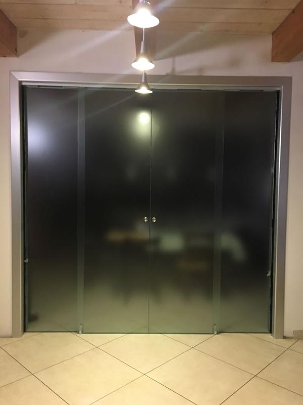 Grande Porta luminosa in vetro satinato